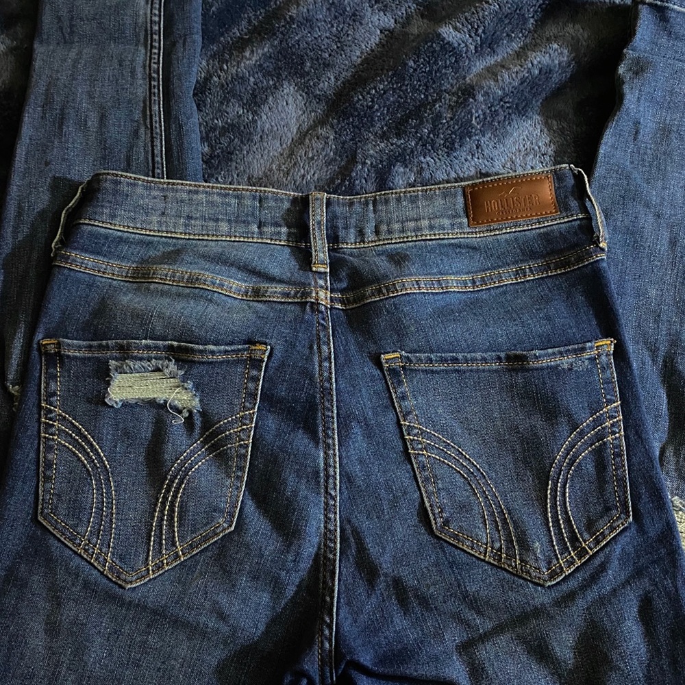 High Rise Ripped Jeans - Picture 3 of 4